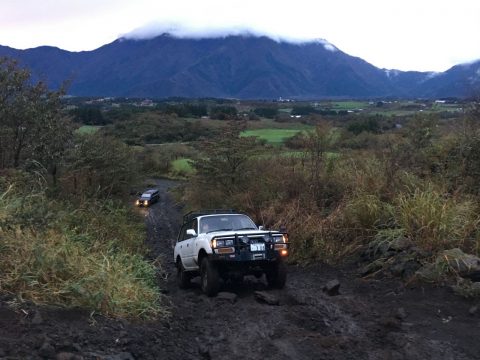 富士ヶ嶺オフロード　ランクル８０　ランクル１００　岩　山道